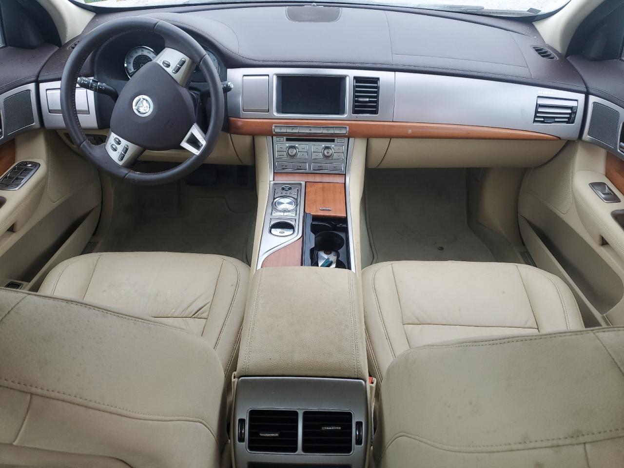 SAJWA0FA7AHR62436 2010 Jaguar Xf Luxury