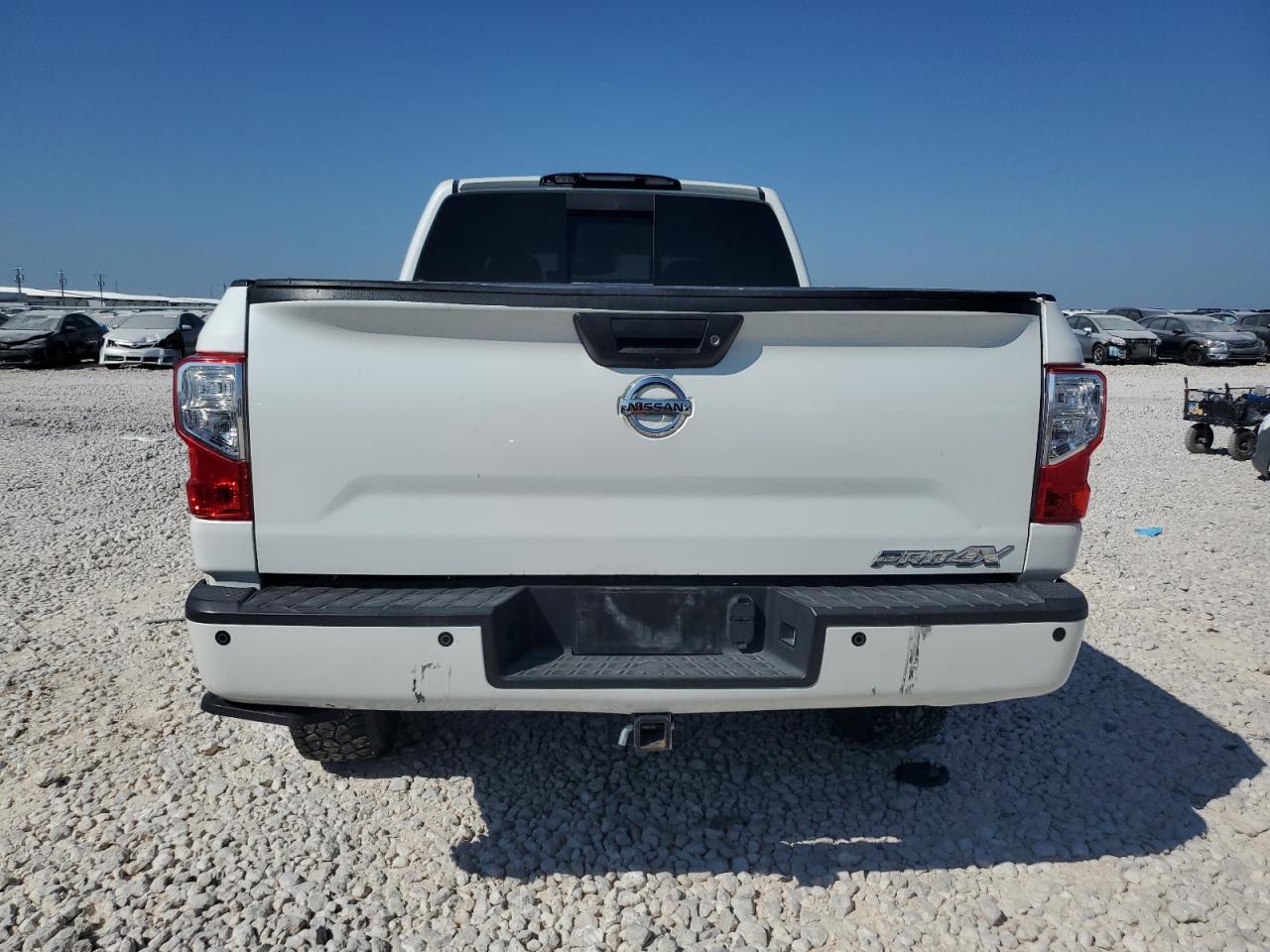 1N6BA1F43HN562492 2017 Nissan Titan Xd Sl