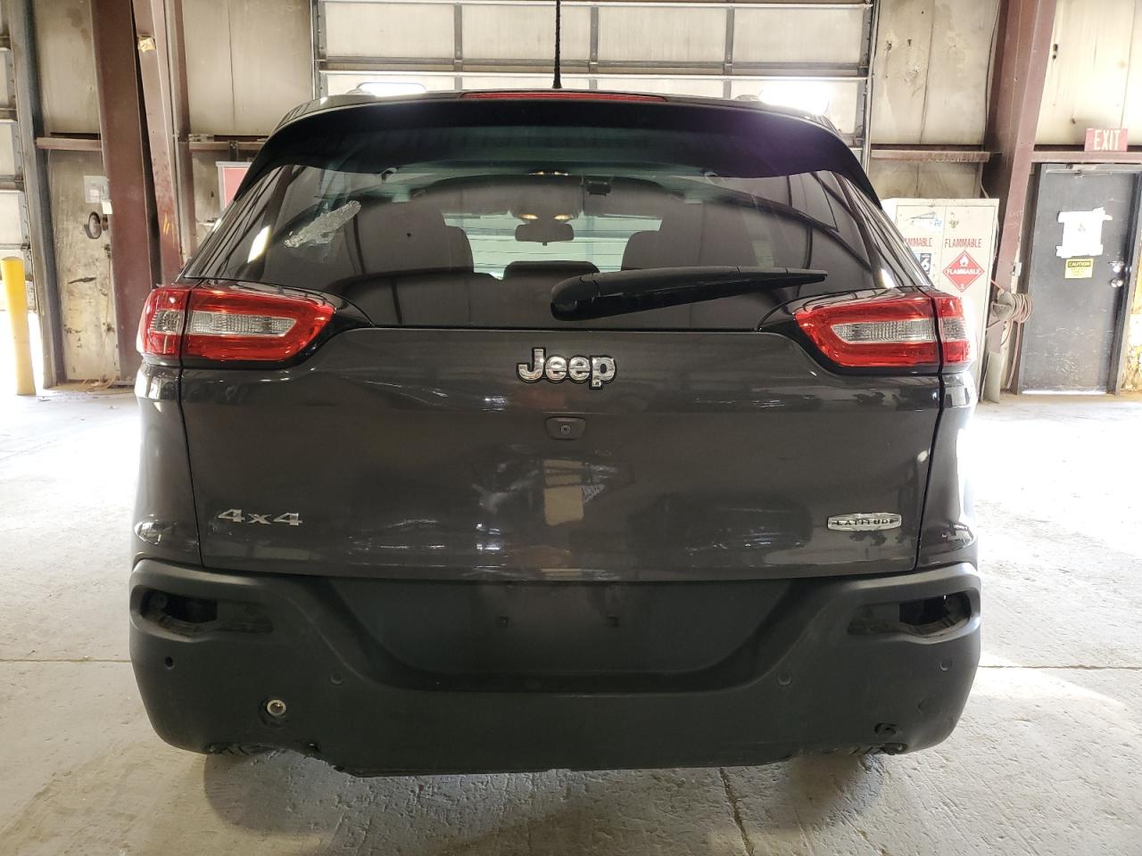 1C4PJMCS8GW367915 2016 Jeep Cherokee Latitude