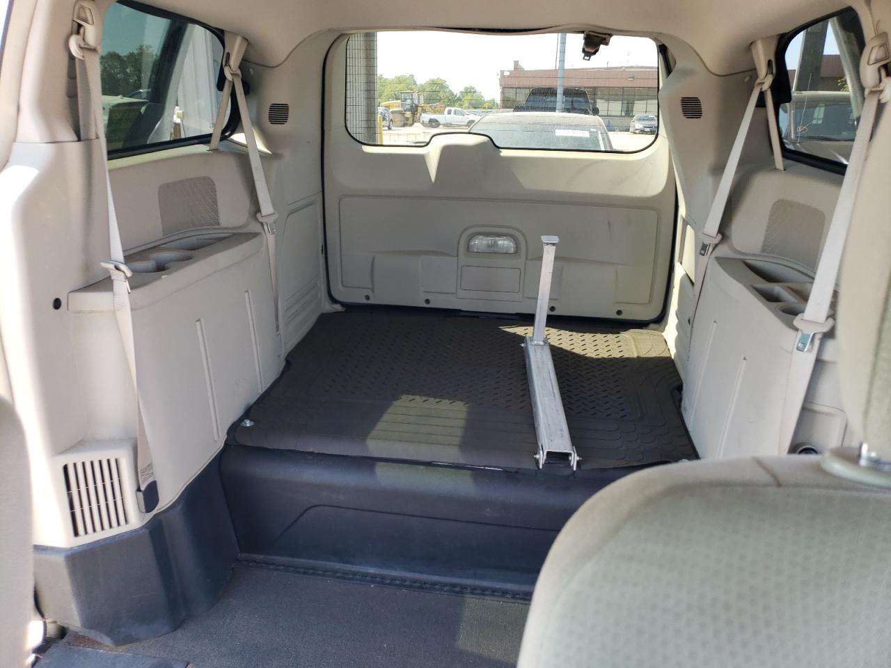 2011 Dodge Caravan - Image 10