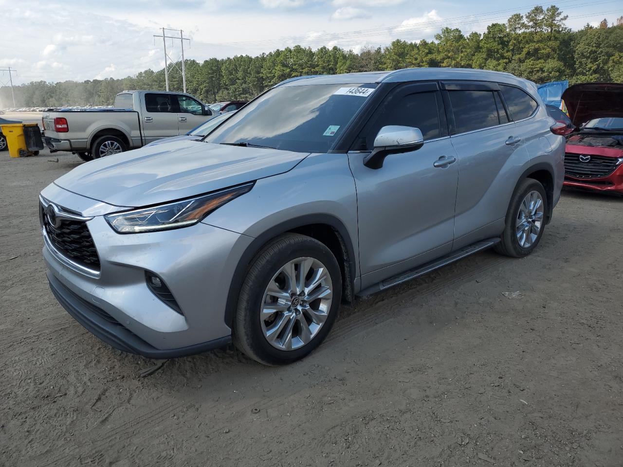 2020 Toyota Highlander - Image 1