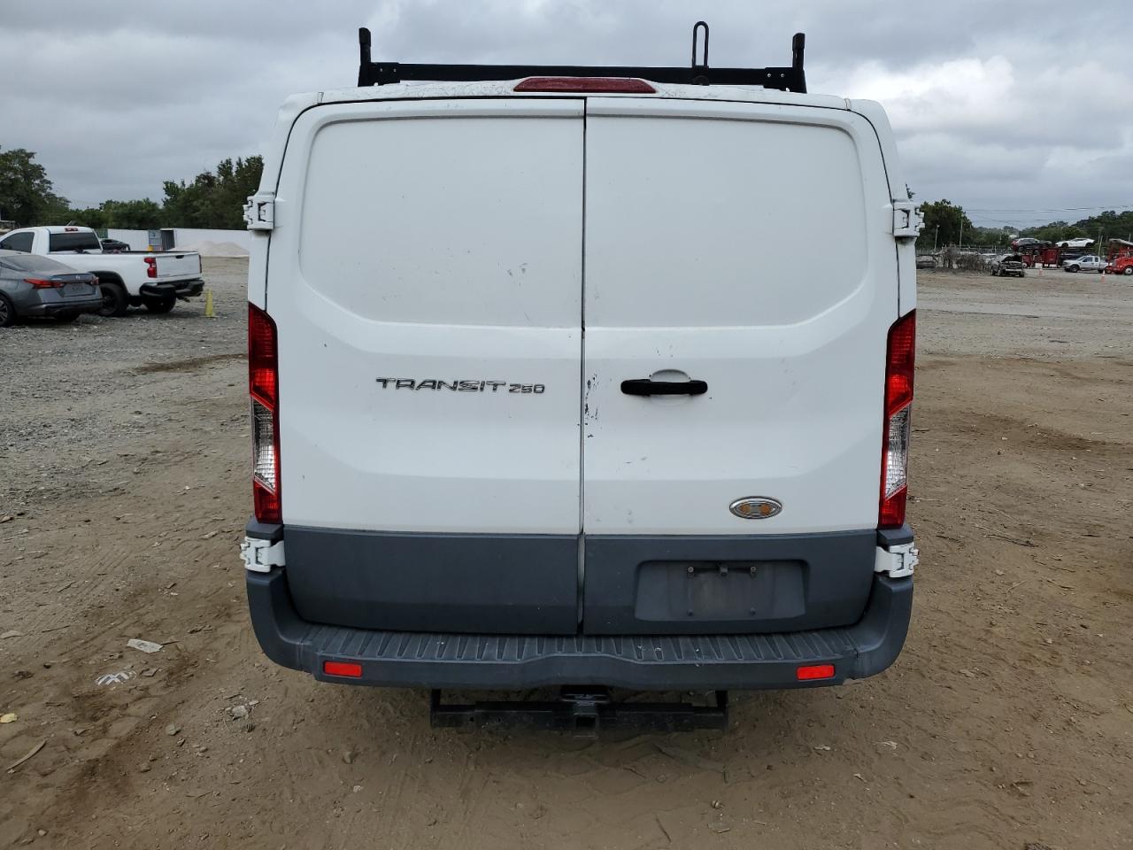 1FTNR1ZM7FKA11940 2015 Ford Transit T-250