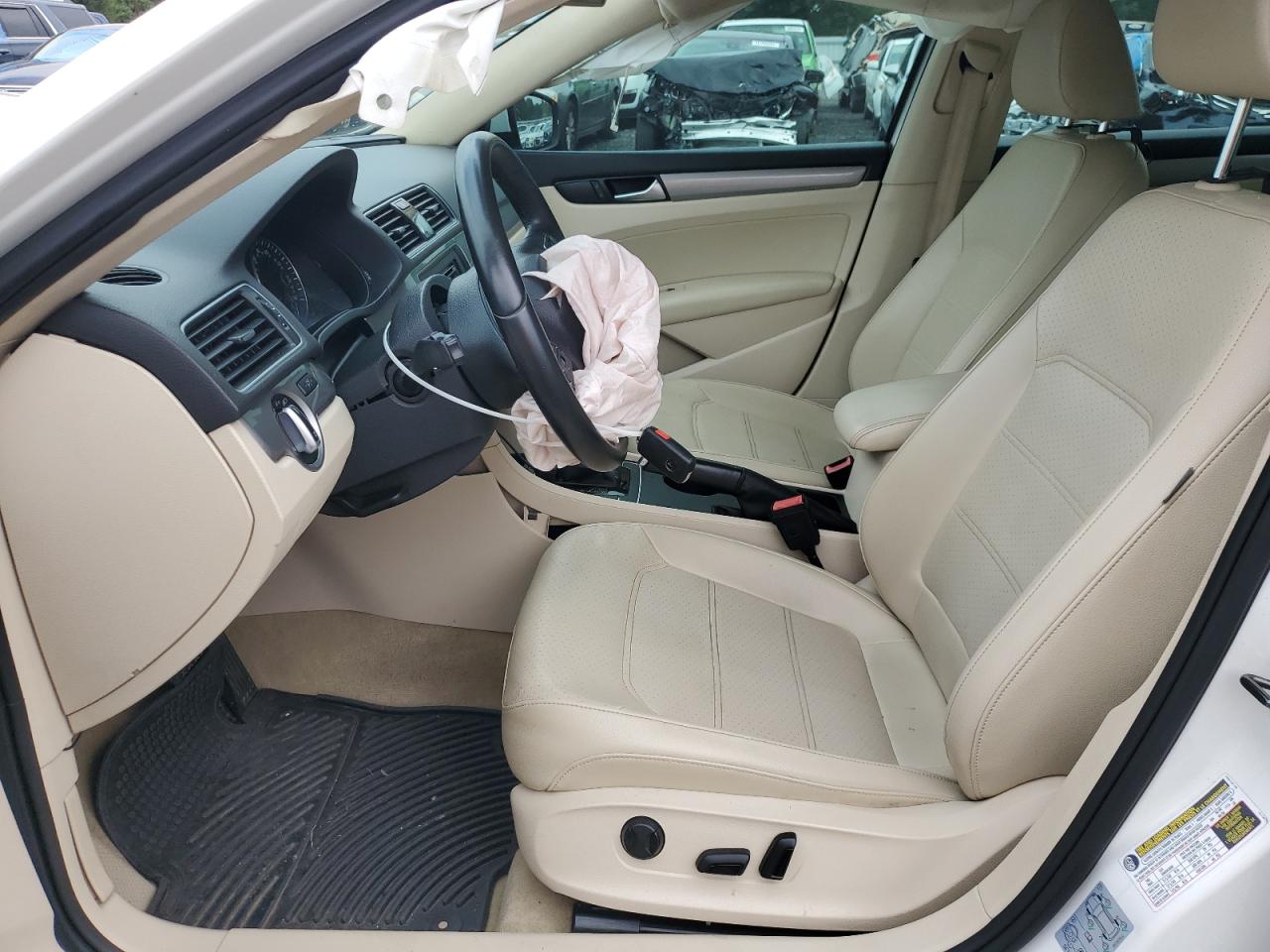 2014 Volkswagen Passat - Image 7
