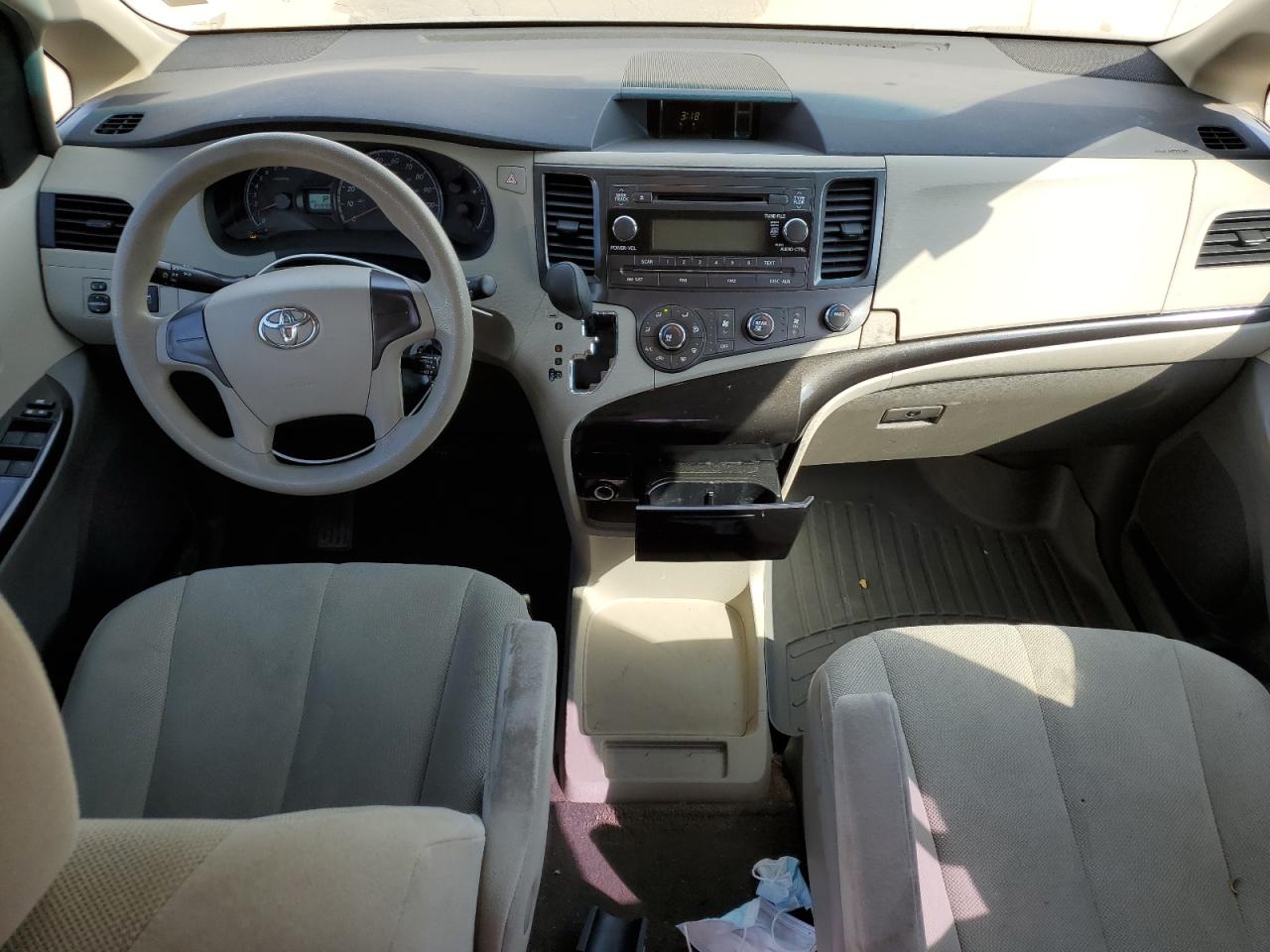 2011 Toyota Sienna - Image 8