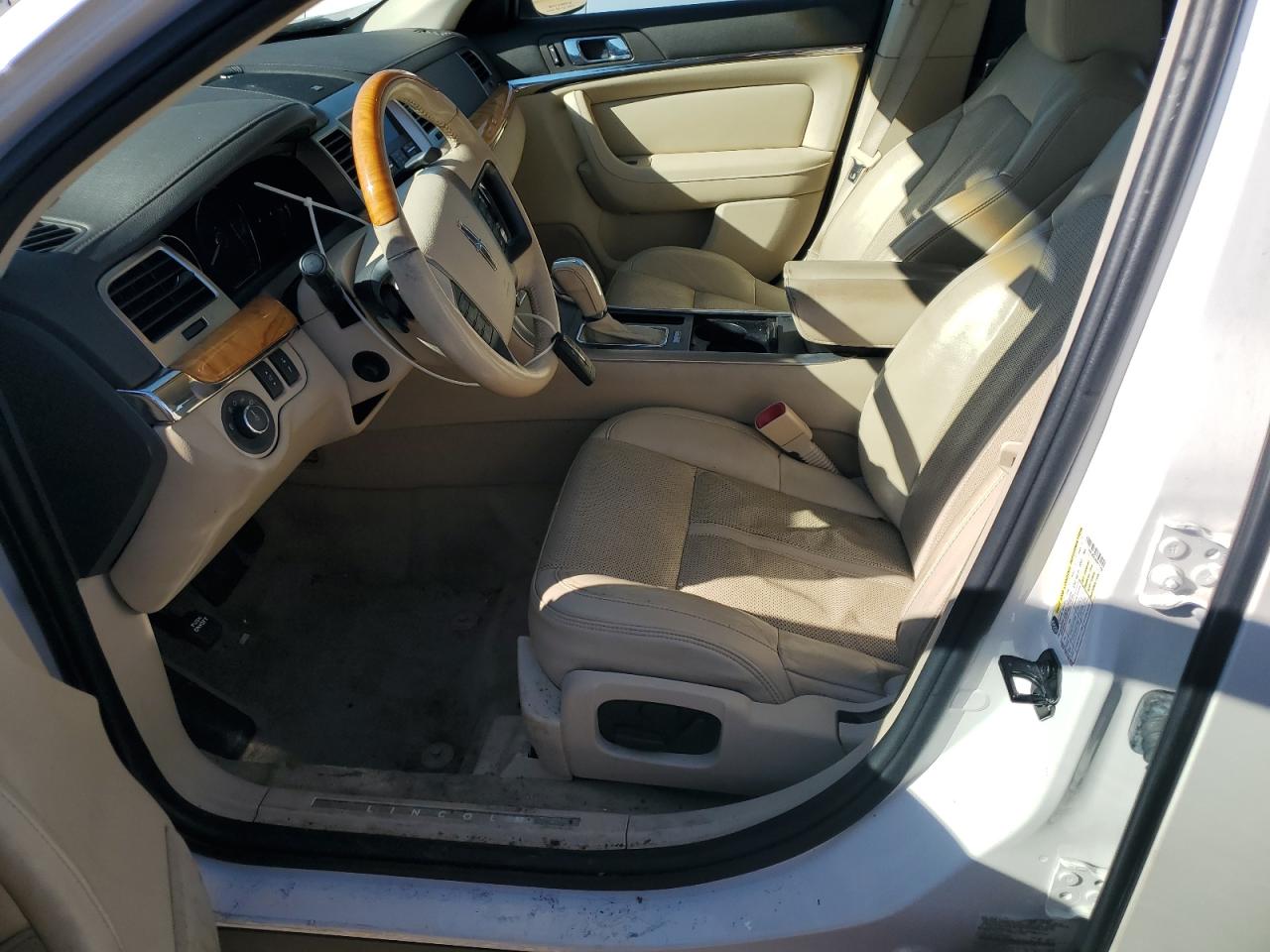 2011 Lincoln MKS - Image 7