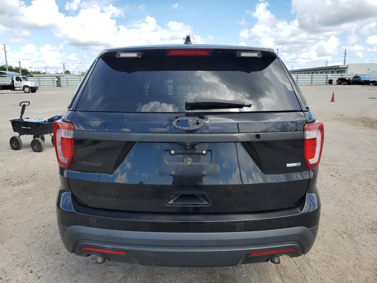 1FM5K8AR8GGD31529 2016 Ford Explorer Police Interceptor