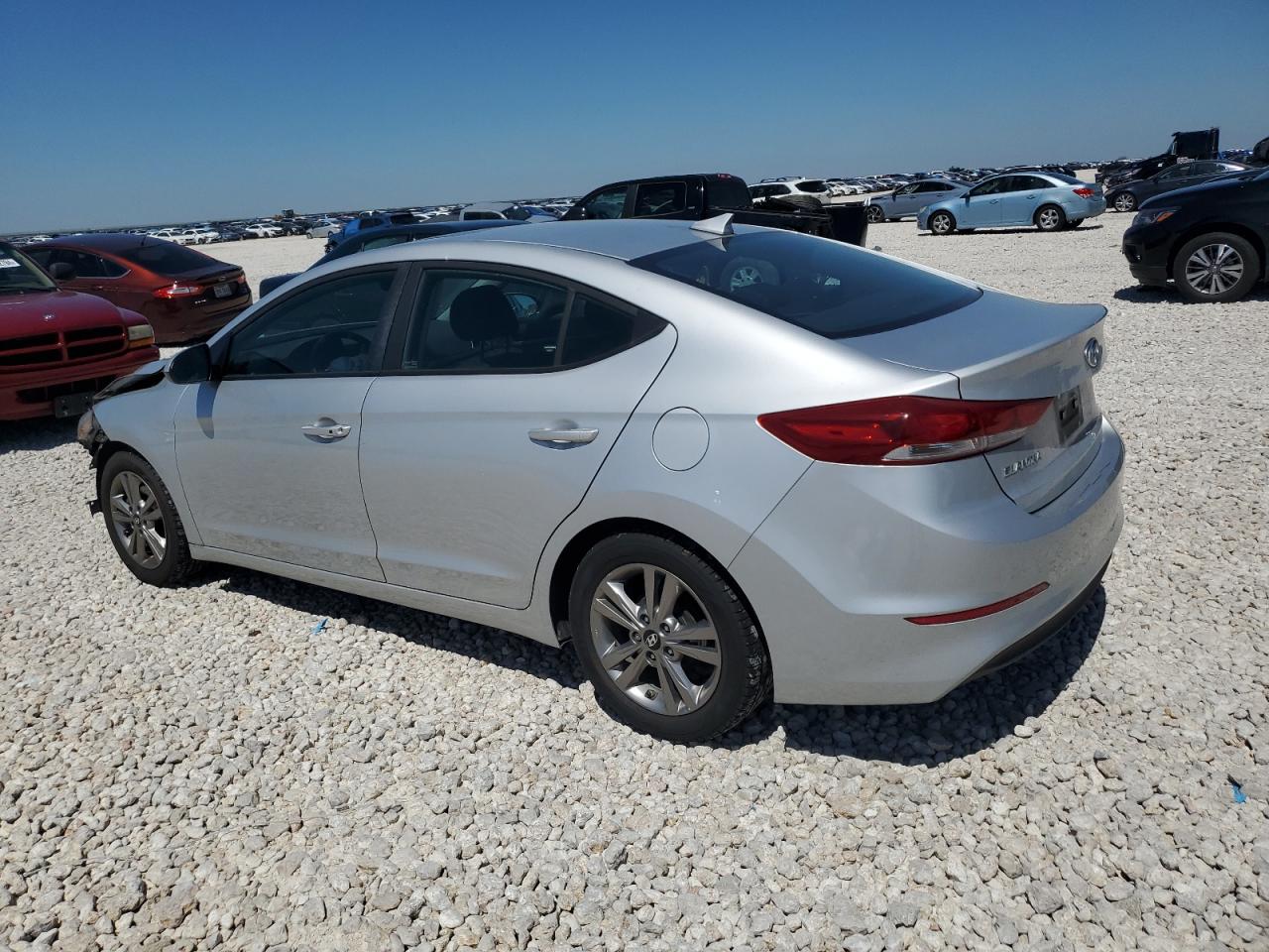 KMHD84LF9HU261323 2017 HYUNDAI ELANTRA - Image 2