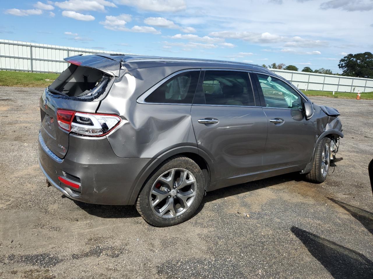 2016 Kia Sorento - Image 3
