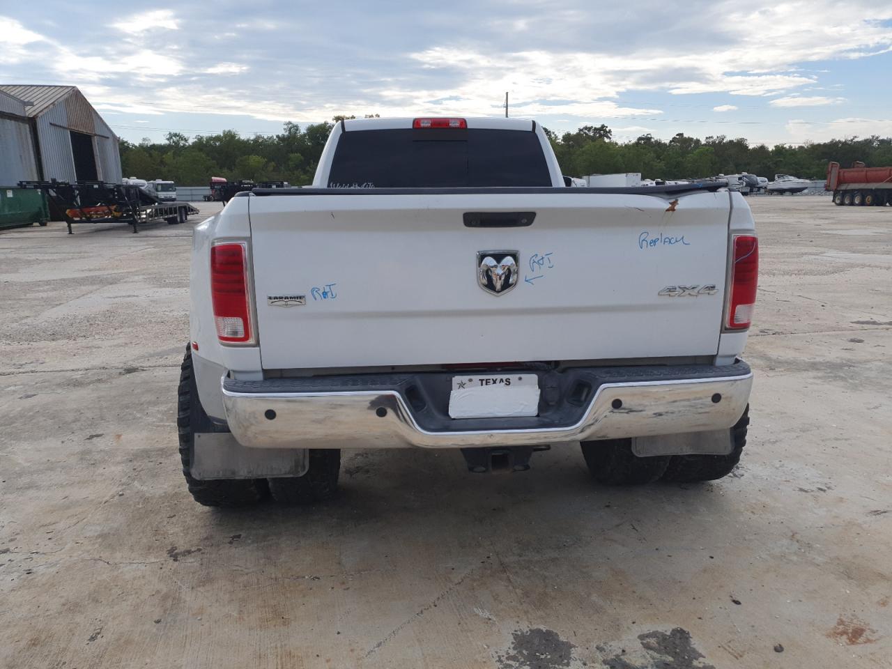 2015 Ram 3500 Laramie VIN: 3C63RRJL2FG661749 Lot: 71062544