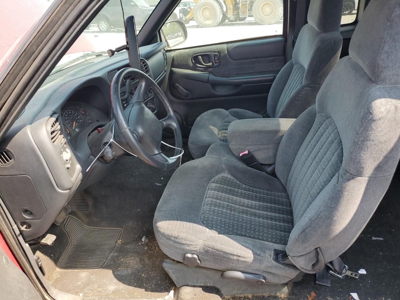 2002 Chevrolet S-10 Pickup - Image 7