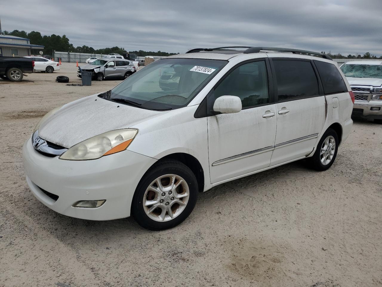 2006 Toyota Sienna - Image 1