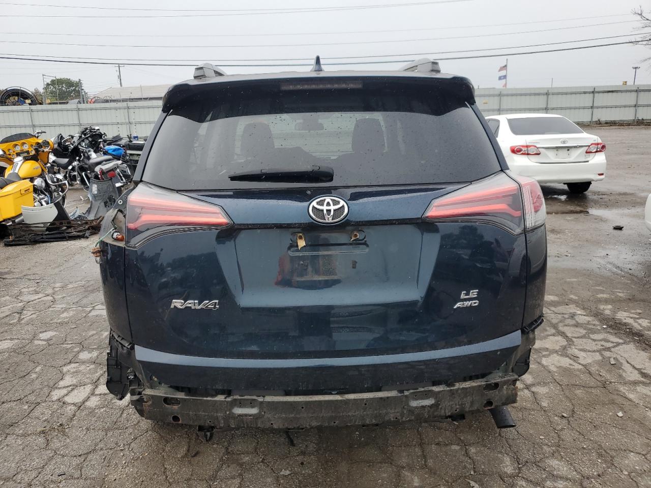 2018 Toyota Rav4 Le VIN: 2T3BFREVXJW700086 Lot: 71368824