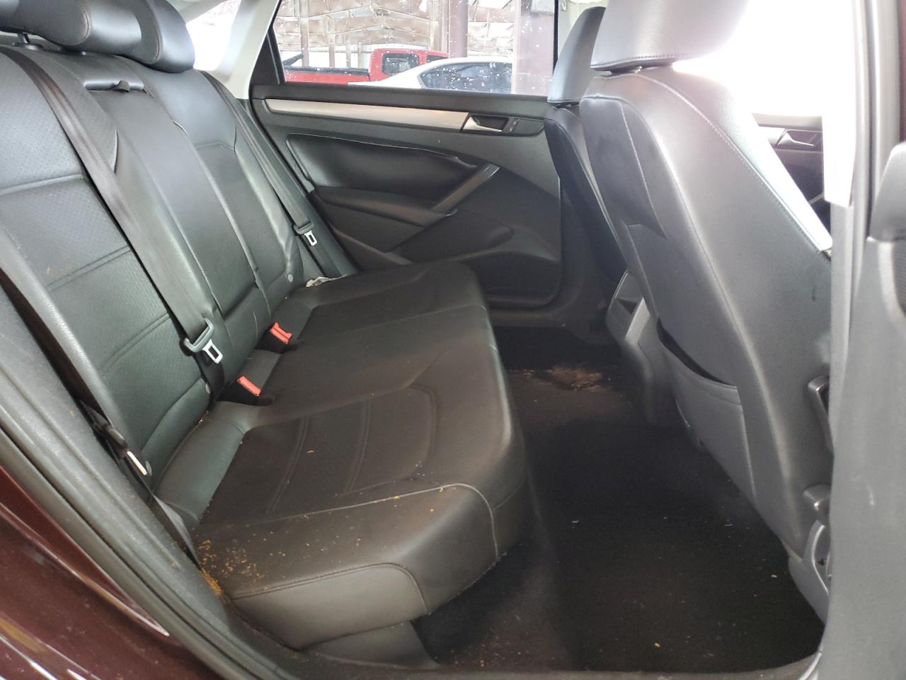 2014 Volkswagen Passat - Image 11