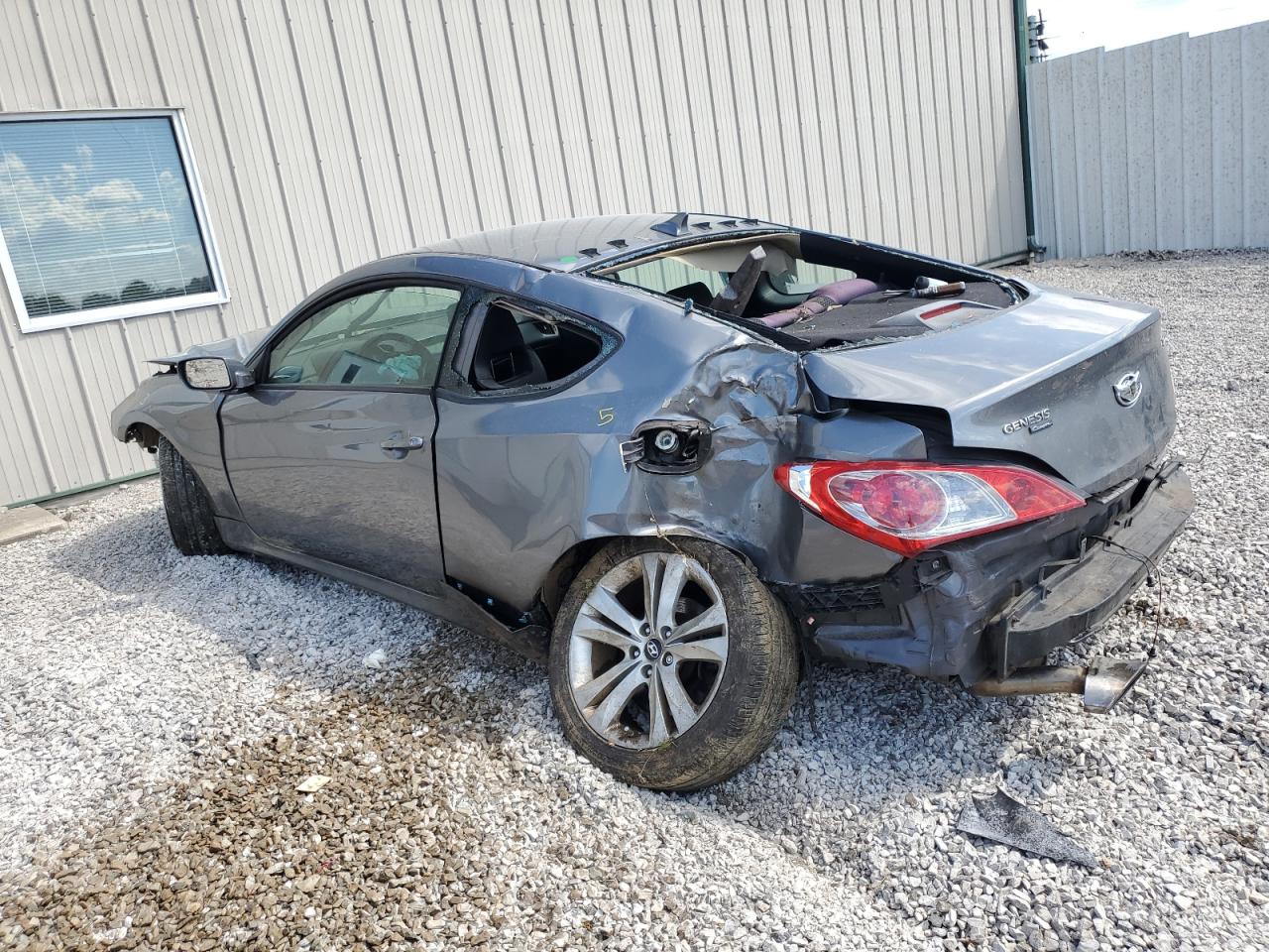 2011 Hyundai Genesis - Image 2