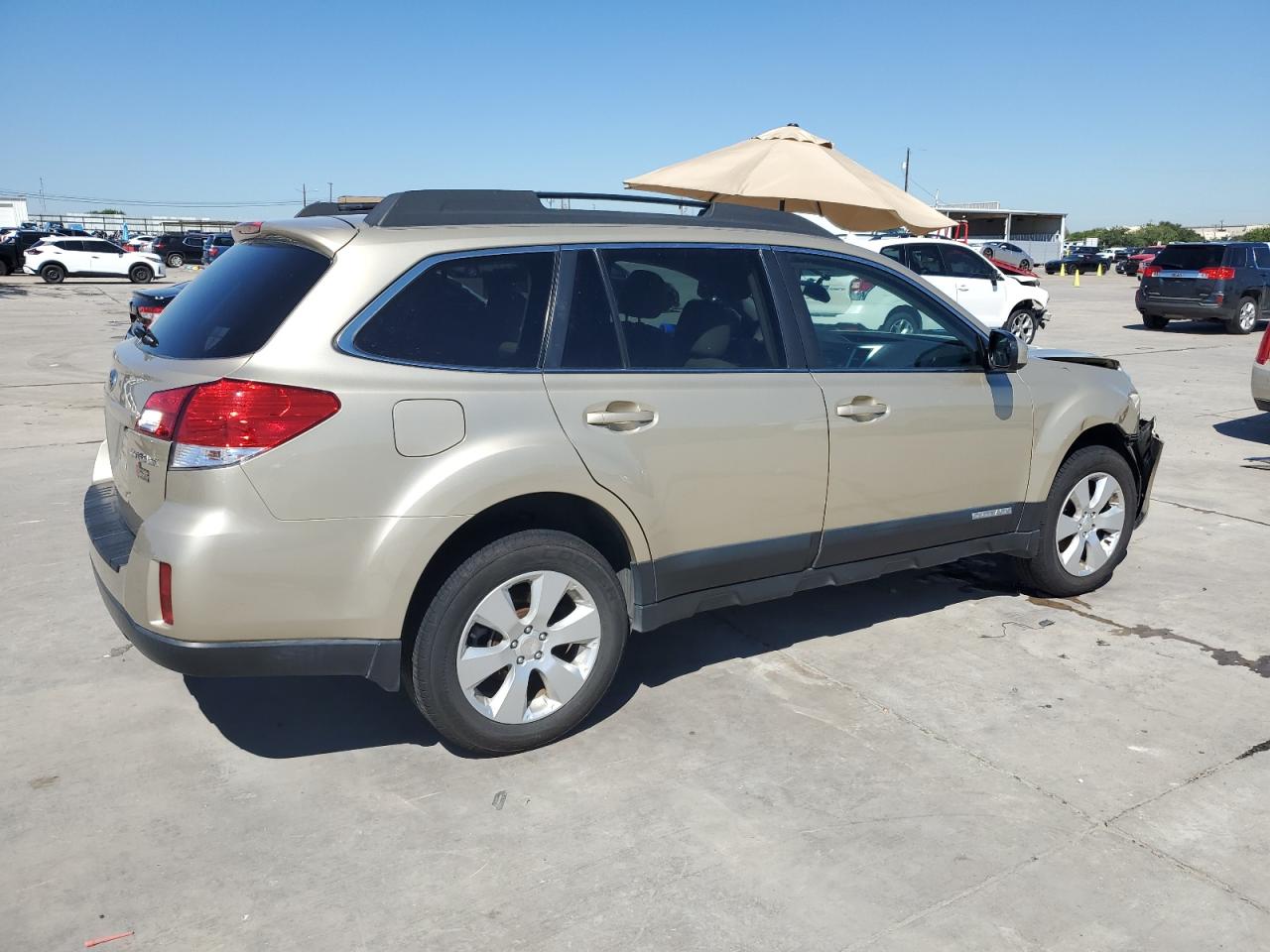 4S4BRCEC3A3361060 2010 Subaru Outback 2.5I Premium