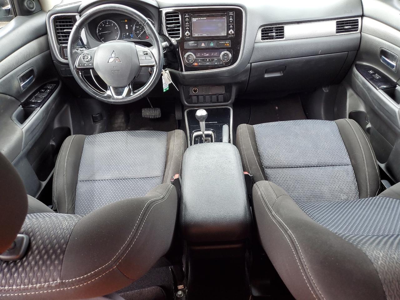 JA4AD2A37HZ016646 2017 Mitsubishi Outlander Es