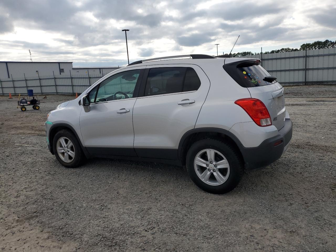 KL7CJLSB0GB759379 2016 CHEVROLET TRAX - Image 2