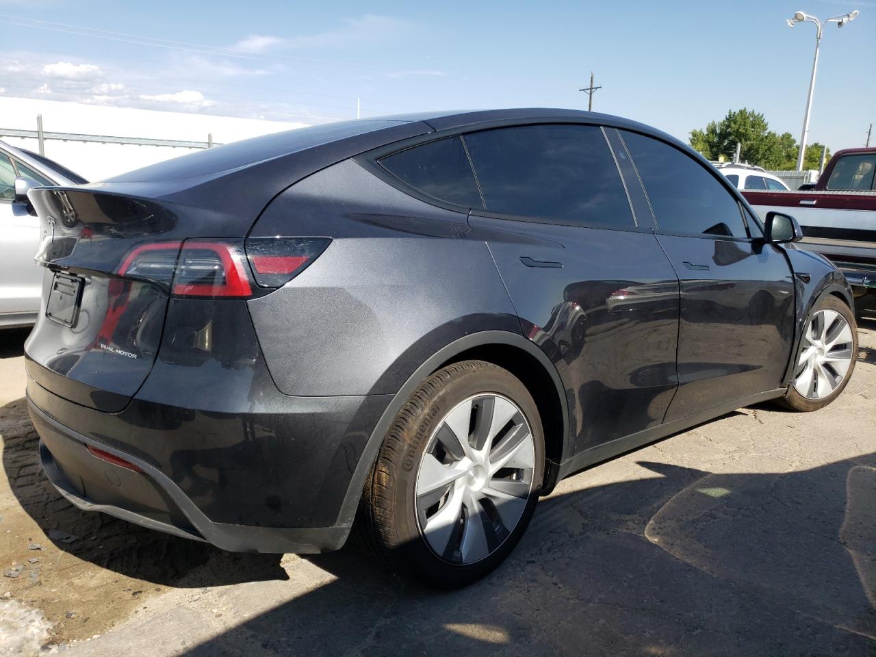 2024 Tesla Model Y VIN: 7SAYGDEE3RF075092 Lot: 71021224