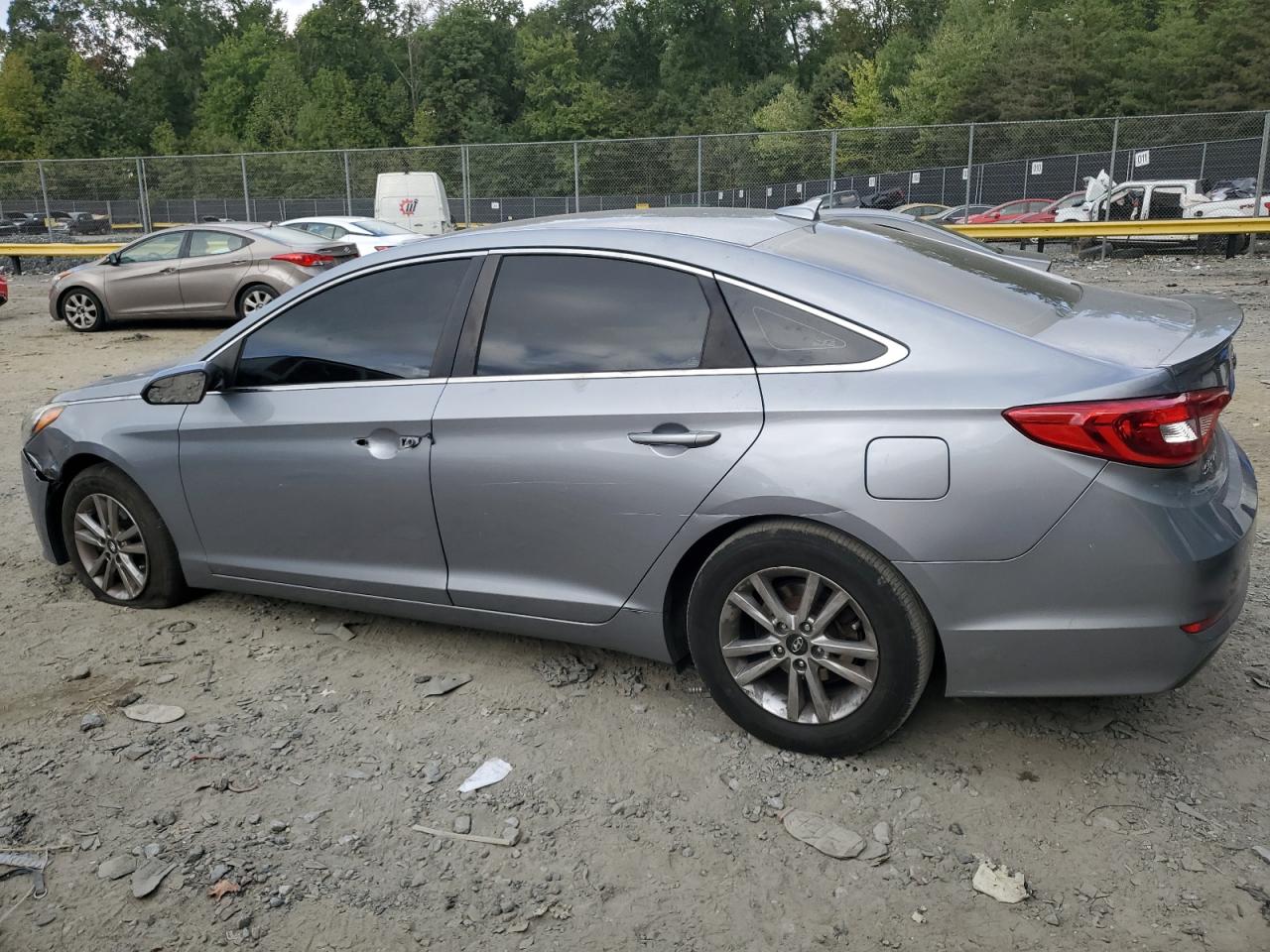 5NPE24AF1FH210550 2015 HYUNDAI SONATA - Image 2