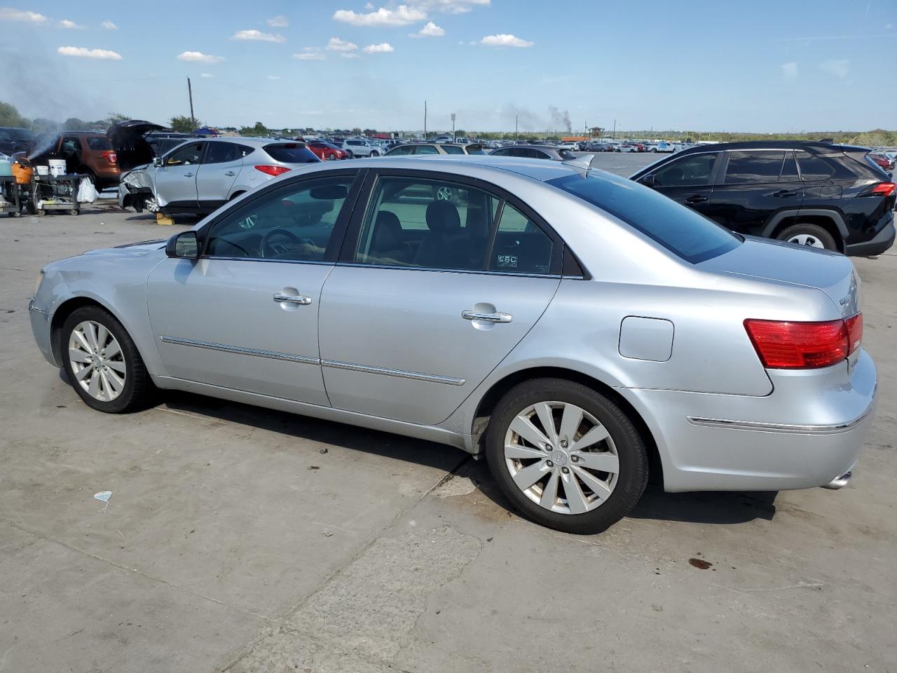 2009 Hyundai Sonata - Image 2