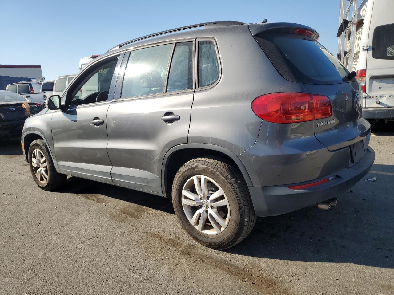 WVGAV7AX1HK028296 2017 VOLKSWAGEN TIGUAN - Image 2