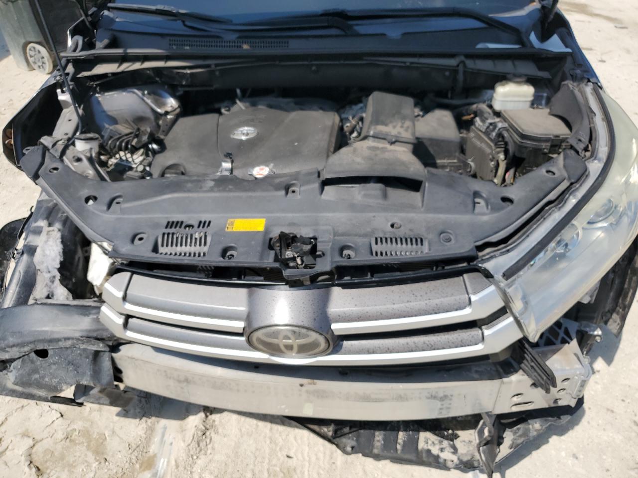 2018 Toyota Highlander - Image 12