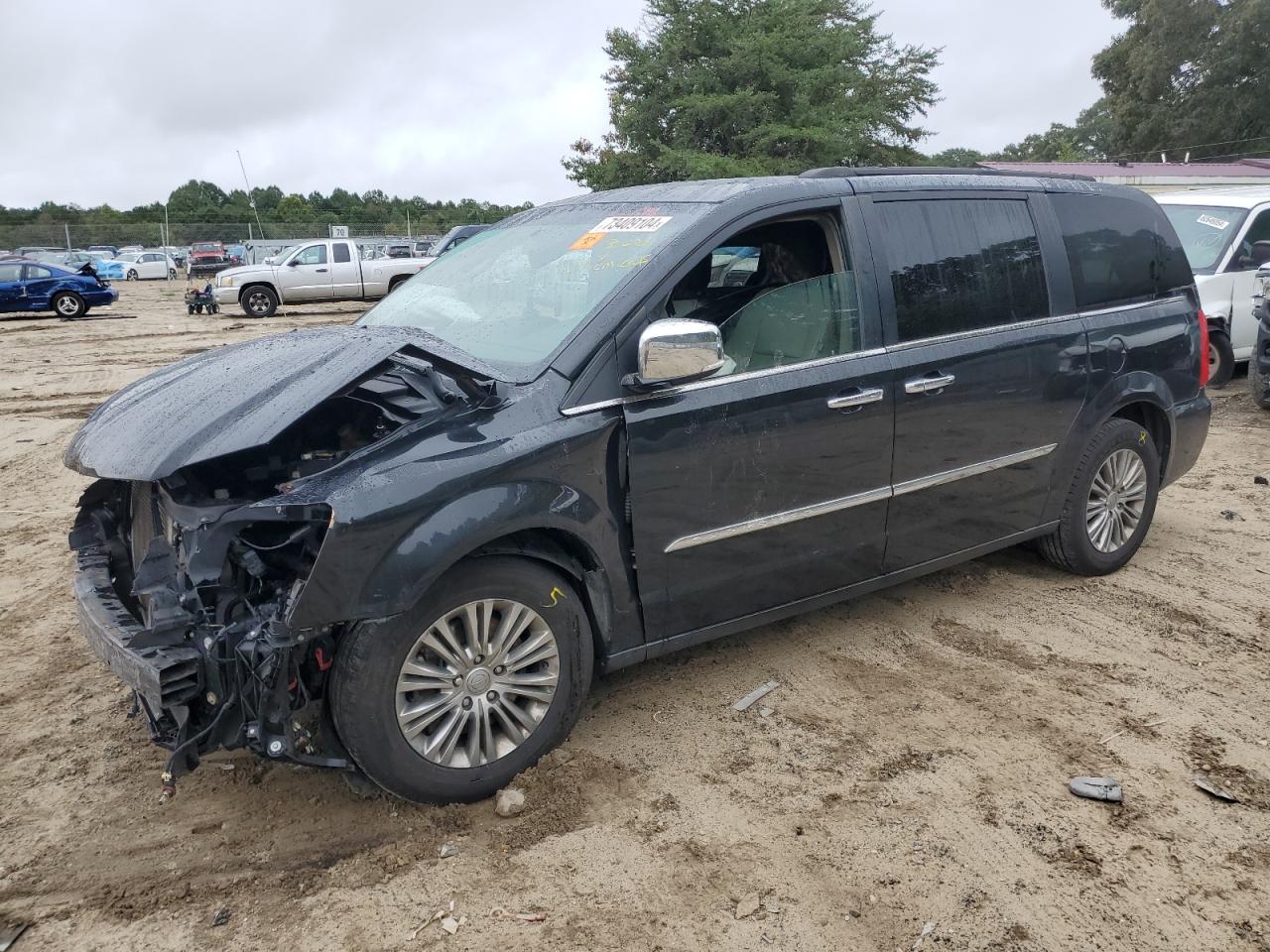 2014 Chrysler Town & Country - Image 1