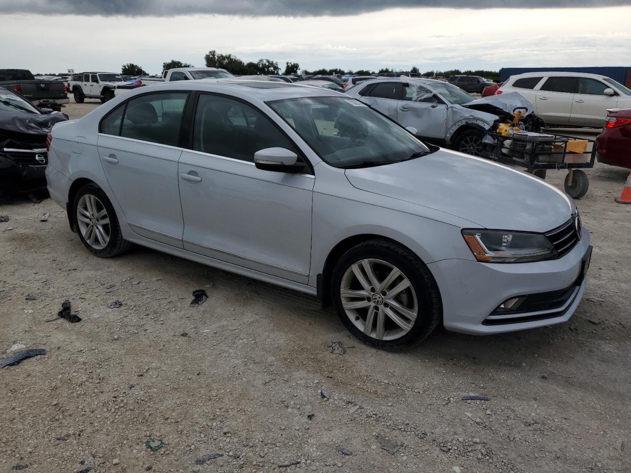 2017 Volkswagen Jetta - Image 4