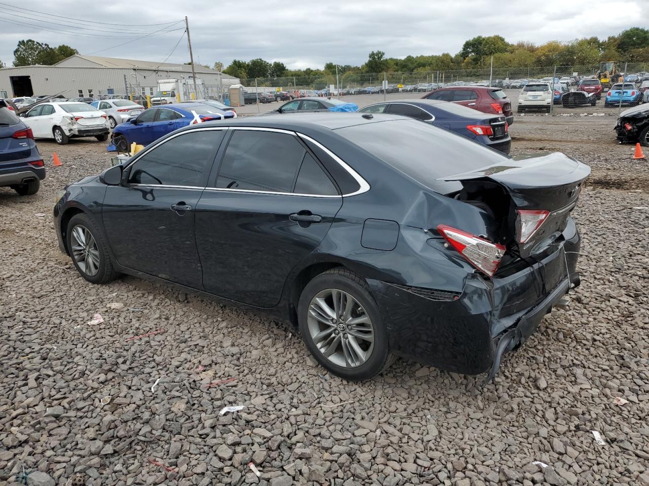 4T1BF1FK0FU063327 2015 TOYOTA CAMRY - Image 2