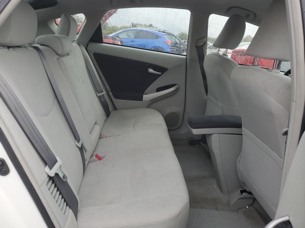 2011 Toyota Prius - Image 10