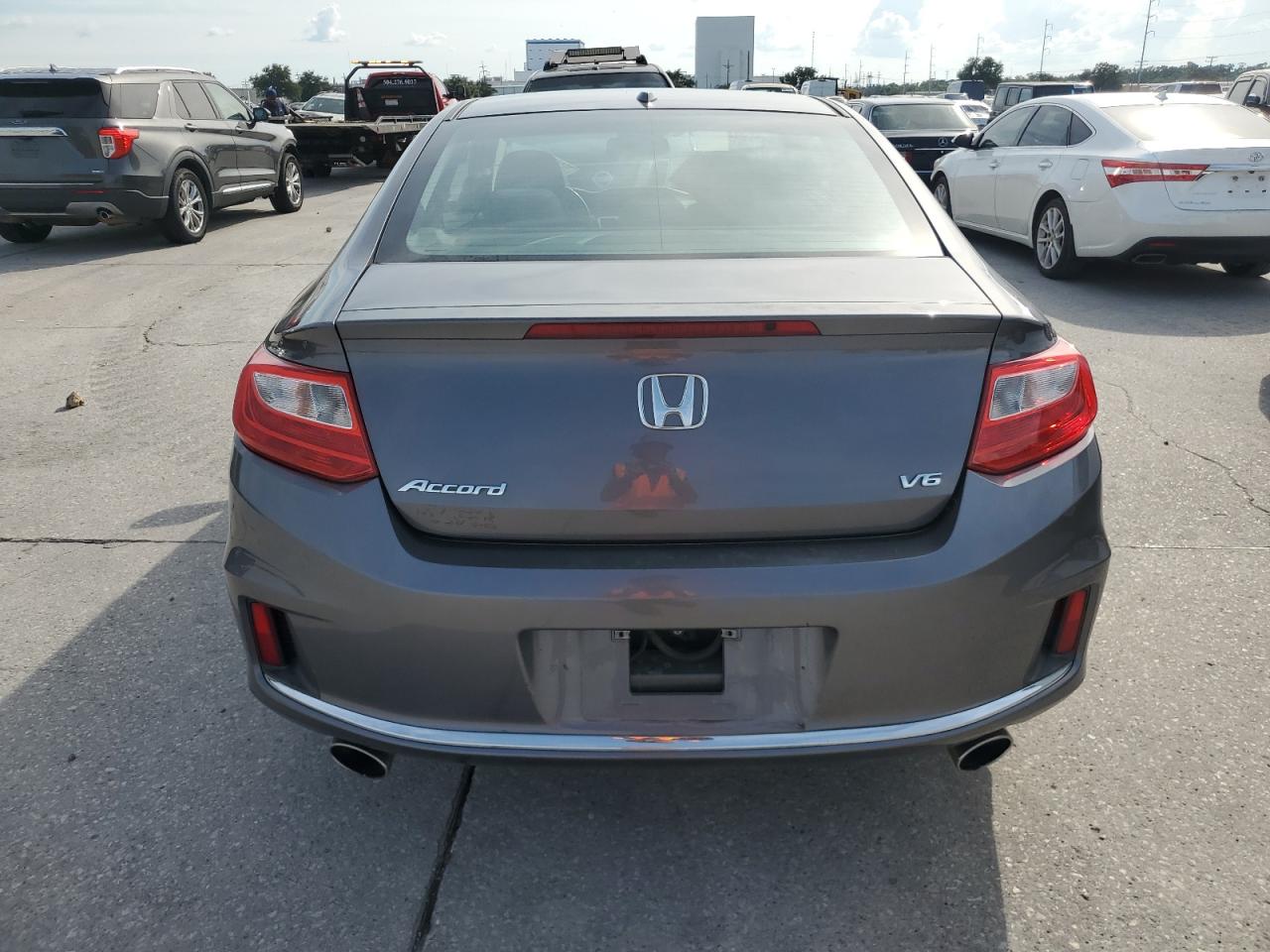 2015 Honda Accord Exl VIN: 1HGCT2B85FA002852 Lot: 70141084