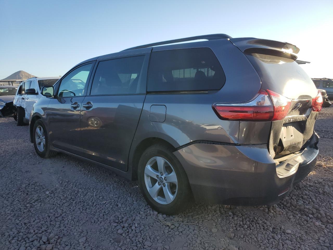 5TDKZ3DC0LS038740 2020 TOYOTA SIENNA - Image 2