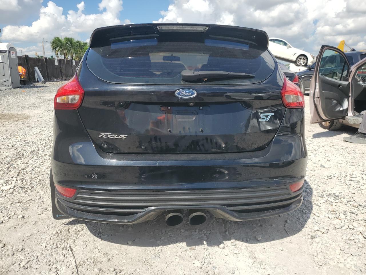 1FADP3L95JL231085 2018 Ford Focus St