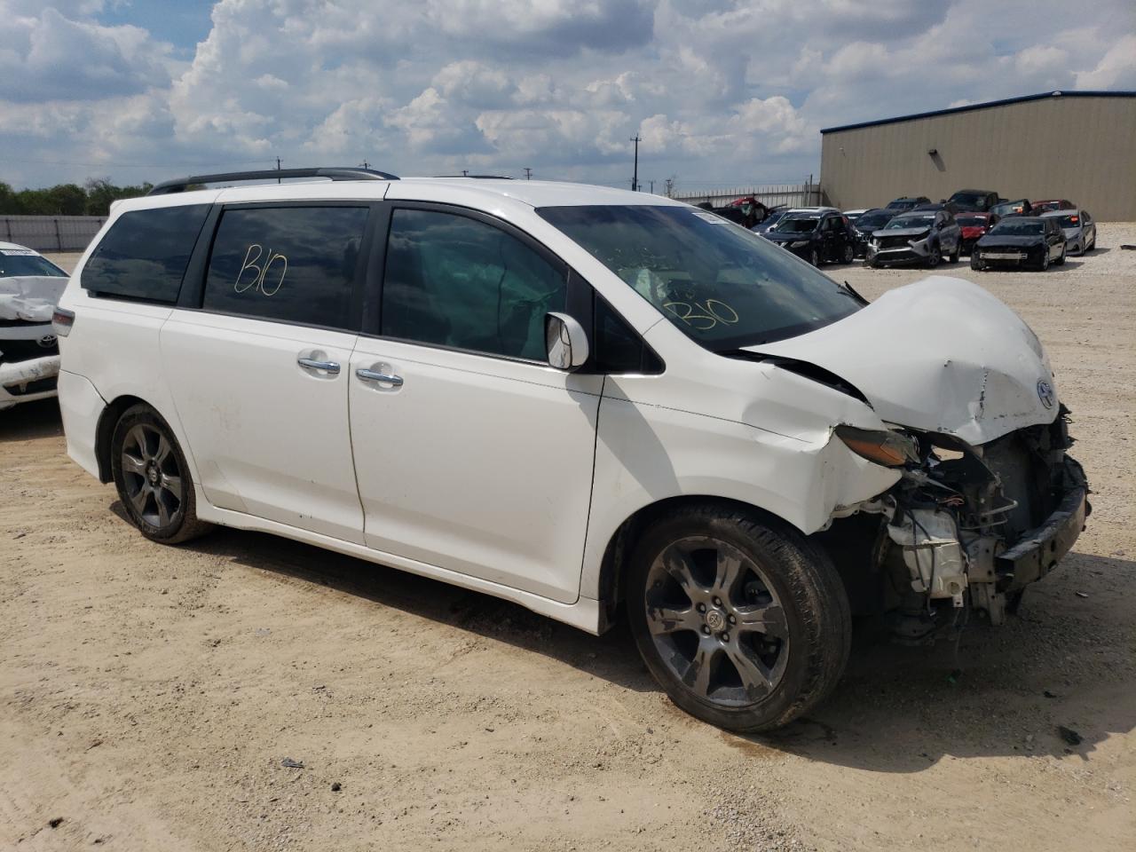 2015 Toyota Sienna - Image 4
