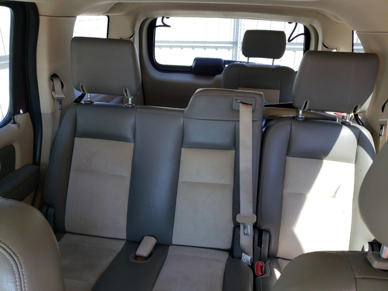 2006 Ford Explorer - Image 10