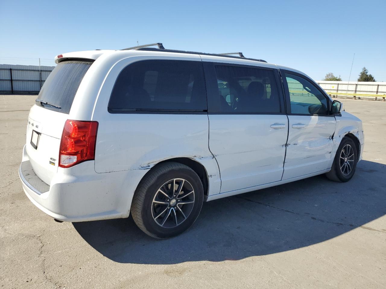2018 Dodge Caravan - Image 3