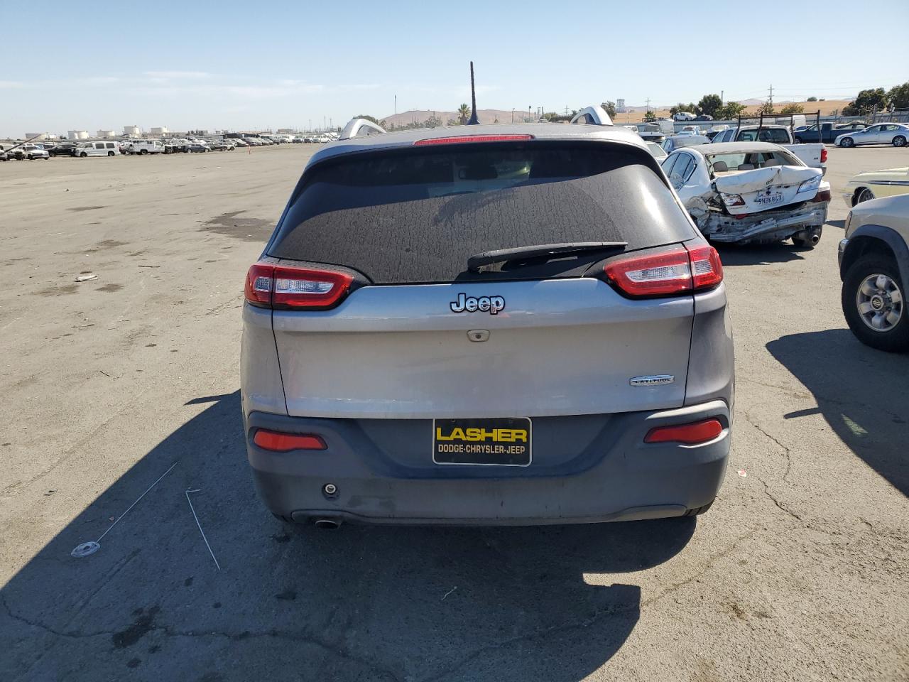 1C4PJLCB7JD576883 2018 Jeep Cherokee Latitude