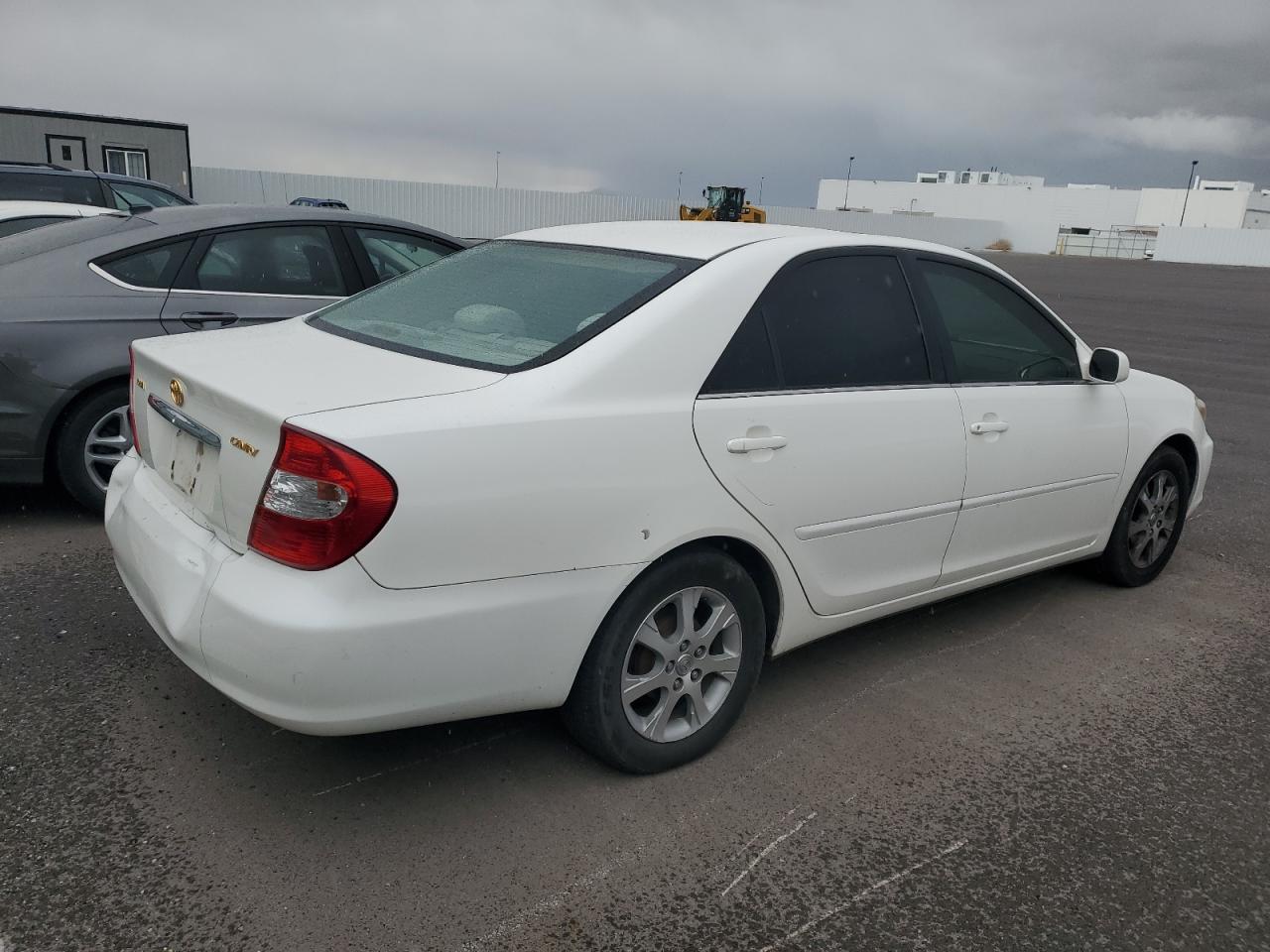 2004 Toyota Camry Le VIN: JTDBE30K940282321 Lot: 71794114