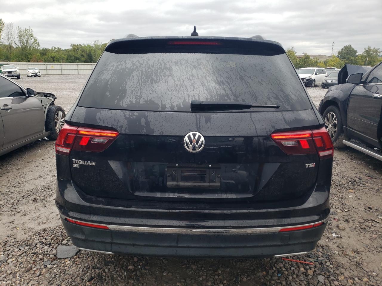 3VV3B7AX6JM105590 2018 Volkswagen Tiguan Se