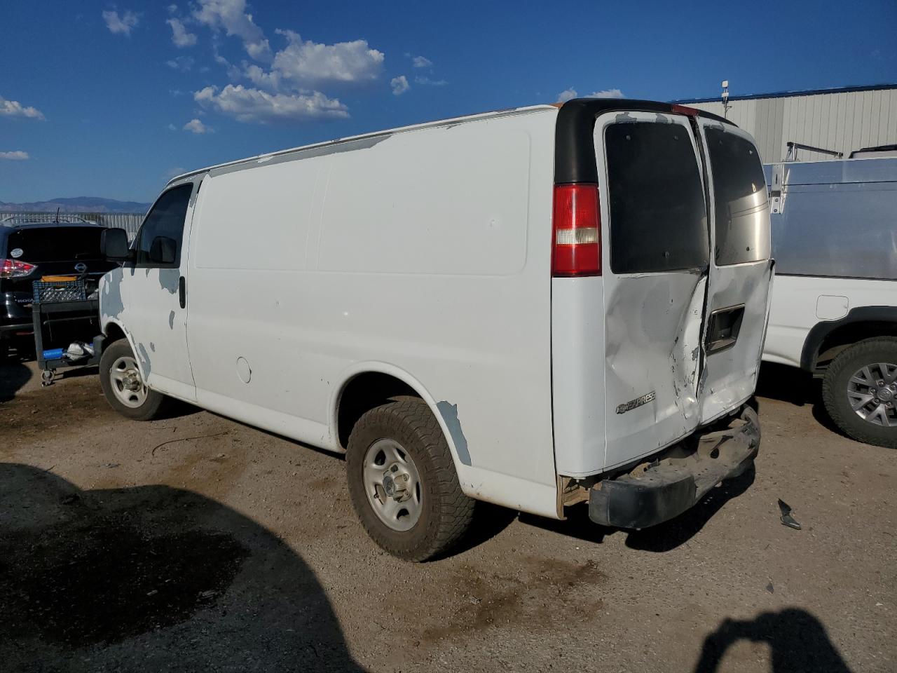 2007 Chevrolet Express - Image 2