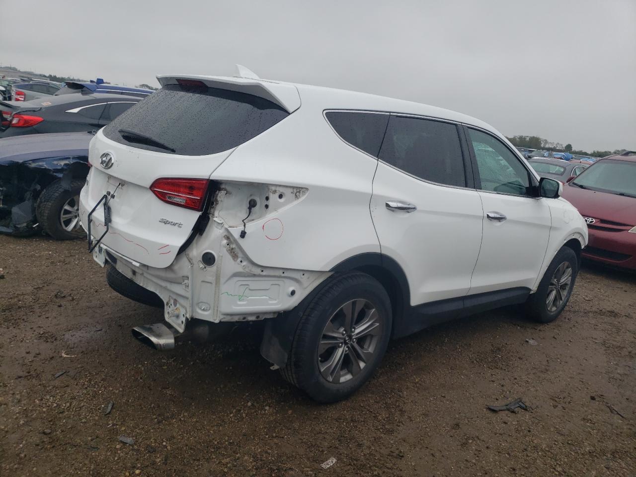 2016 Hyundai Santa Fe - Image 3