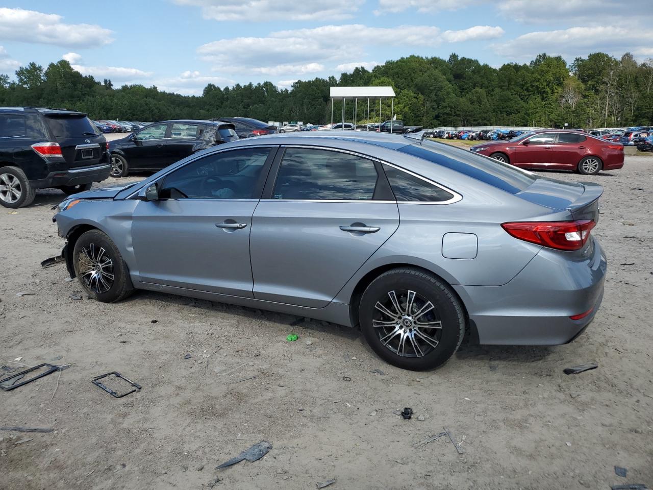 5NPE24AF9FH211574 2015 HYUNDAI SONATA - Image 2