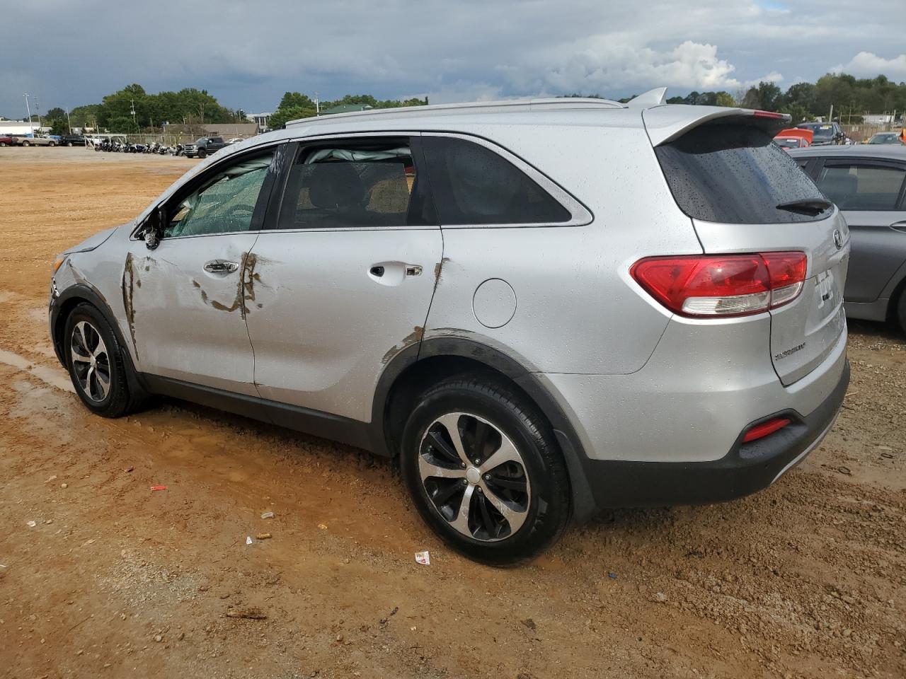 2016 Kia Sorento - Image 2