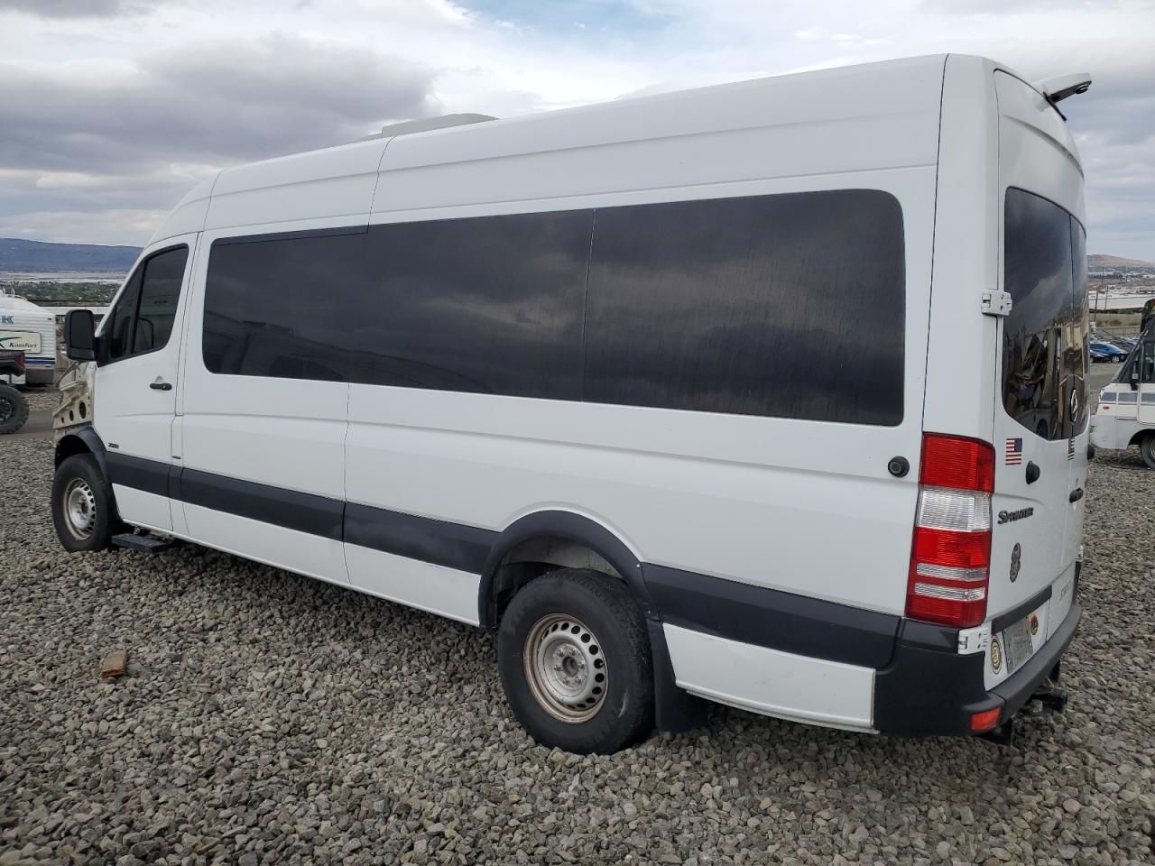 VIN WDZPE8CC0D5805235 2013 MERCEDES-BENZ SPRINTER no.2