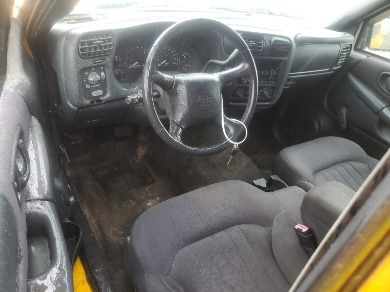 2003 Chevrolet S-10 Pickup - Image 8
