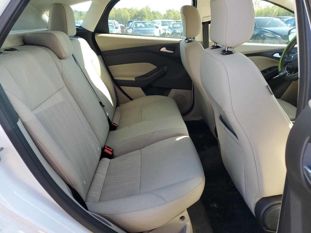 1FADP3K21JL330569 2018 Ford Focus Se