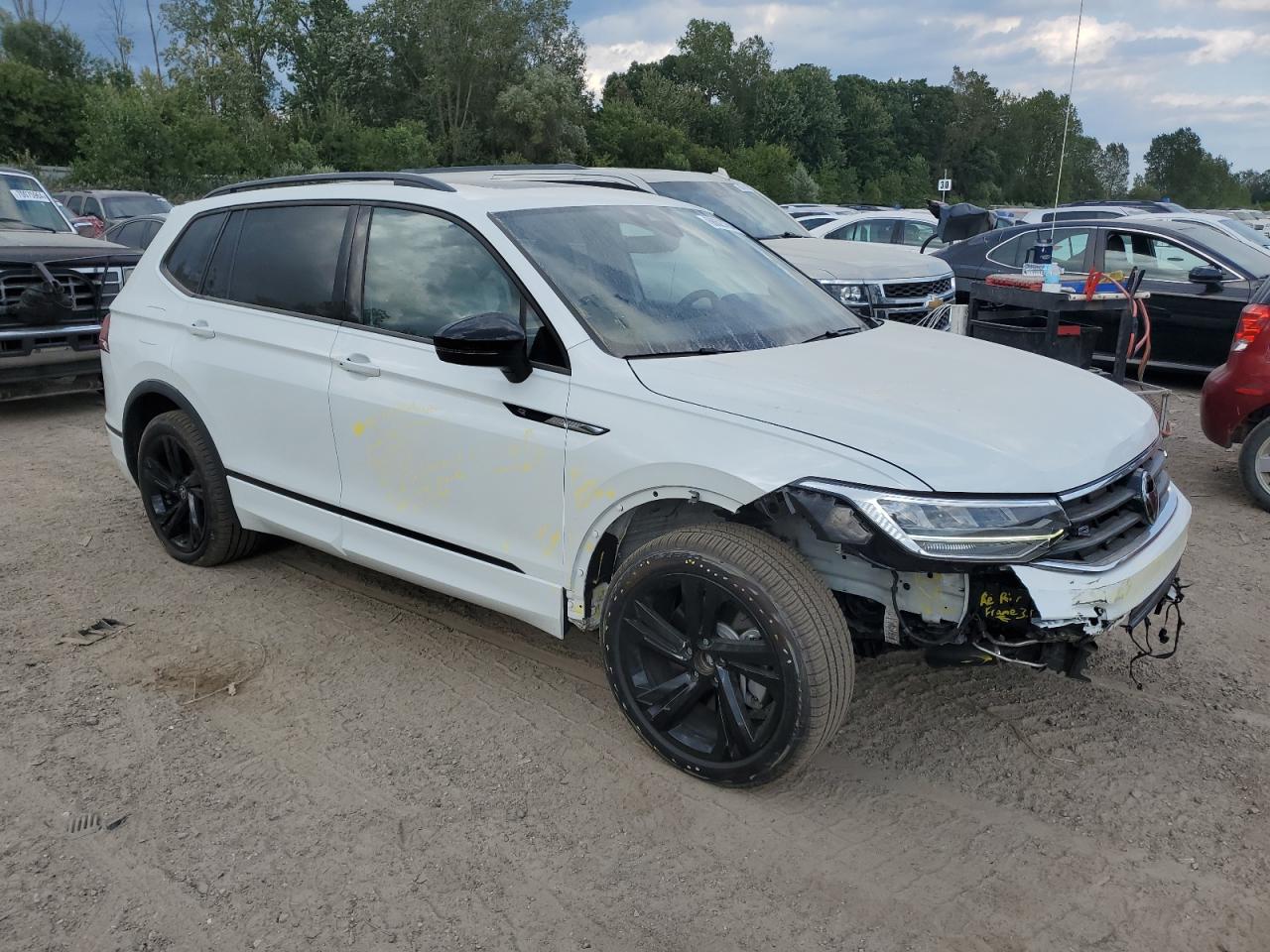 3VV8B7AX0PM109861 Volkswagen Tiguan SE 4