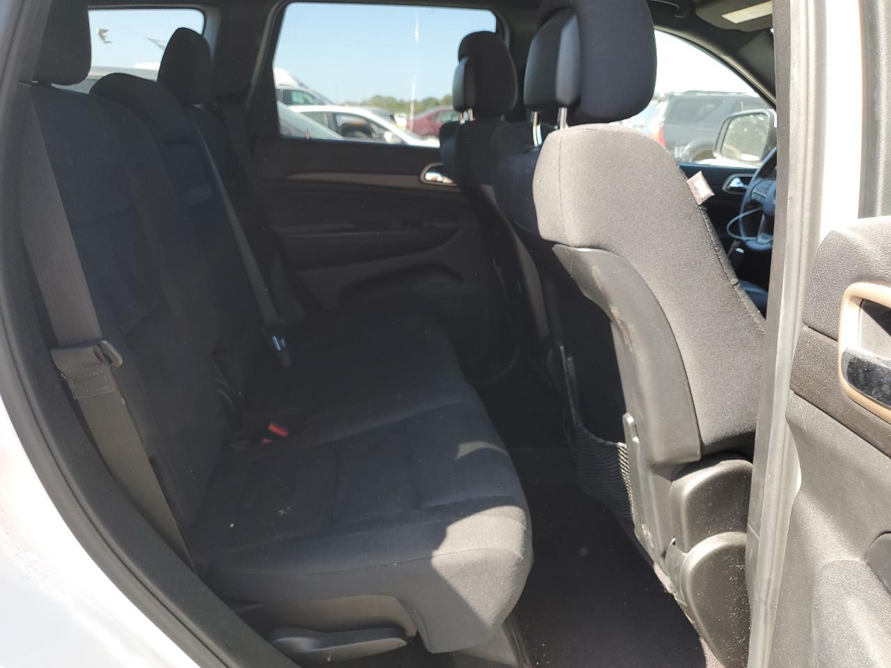 2015 Jeep Grand Cherokee - Image 12