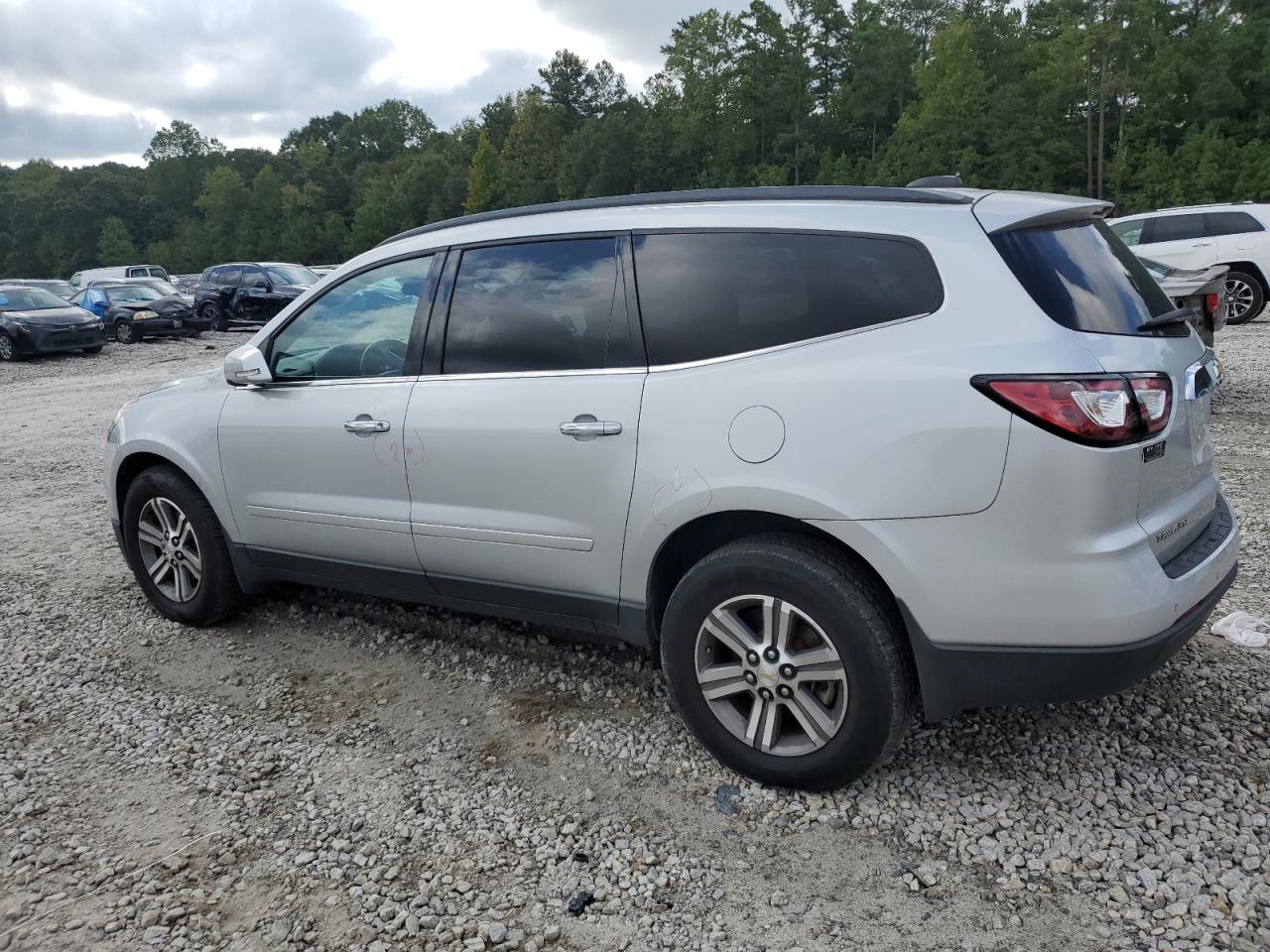 1GNKRHKD8HJ173985 2017 CHEVROLET TRAVERSE - Image 2