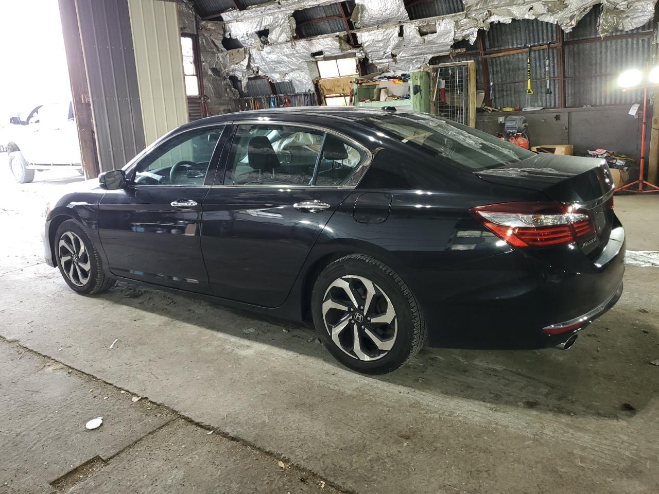 1HGCR3F86HA028779 2017 HONDA ACCORD - Image 2